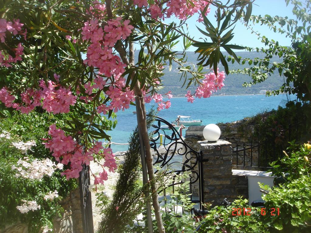 Roditses Beach Sea Front Apartments Samos Town Rum bild