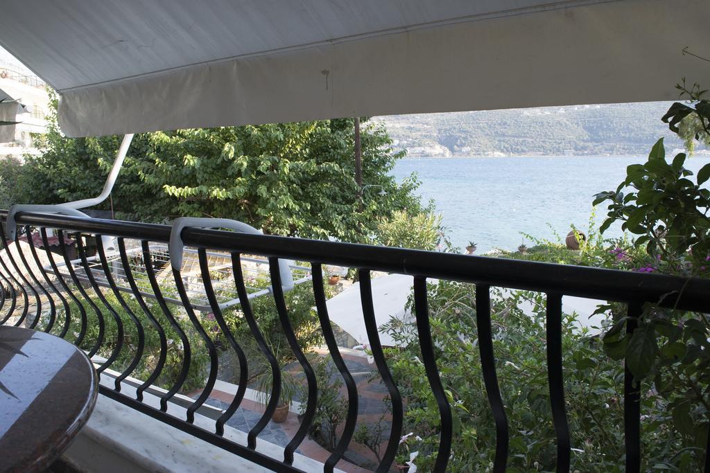 Roditses Beach Sea Front Apartments Samos Town Exteriör bild