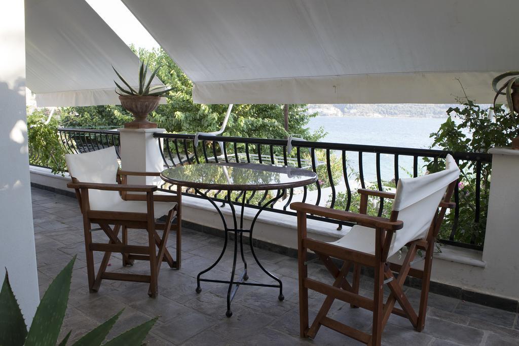 Roditses Beach Sea Front Apartments Samos Town Exteriör bild