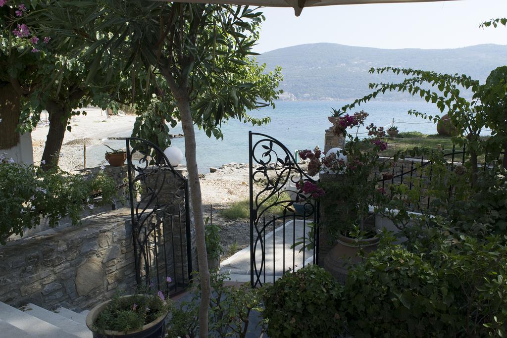 Roditses Beach Sea Front Apartments Samos Town Exteriör bild