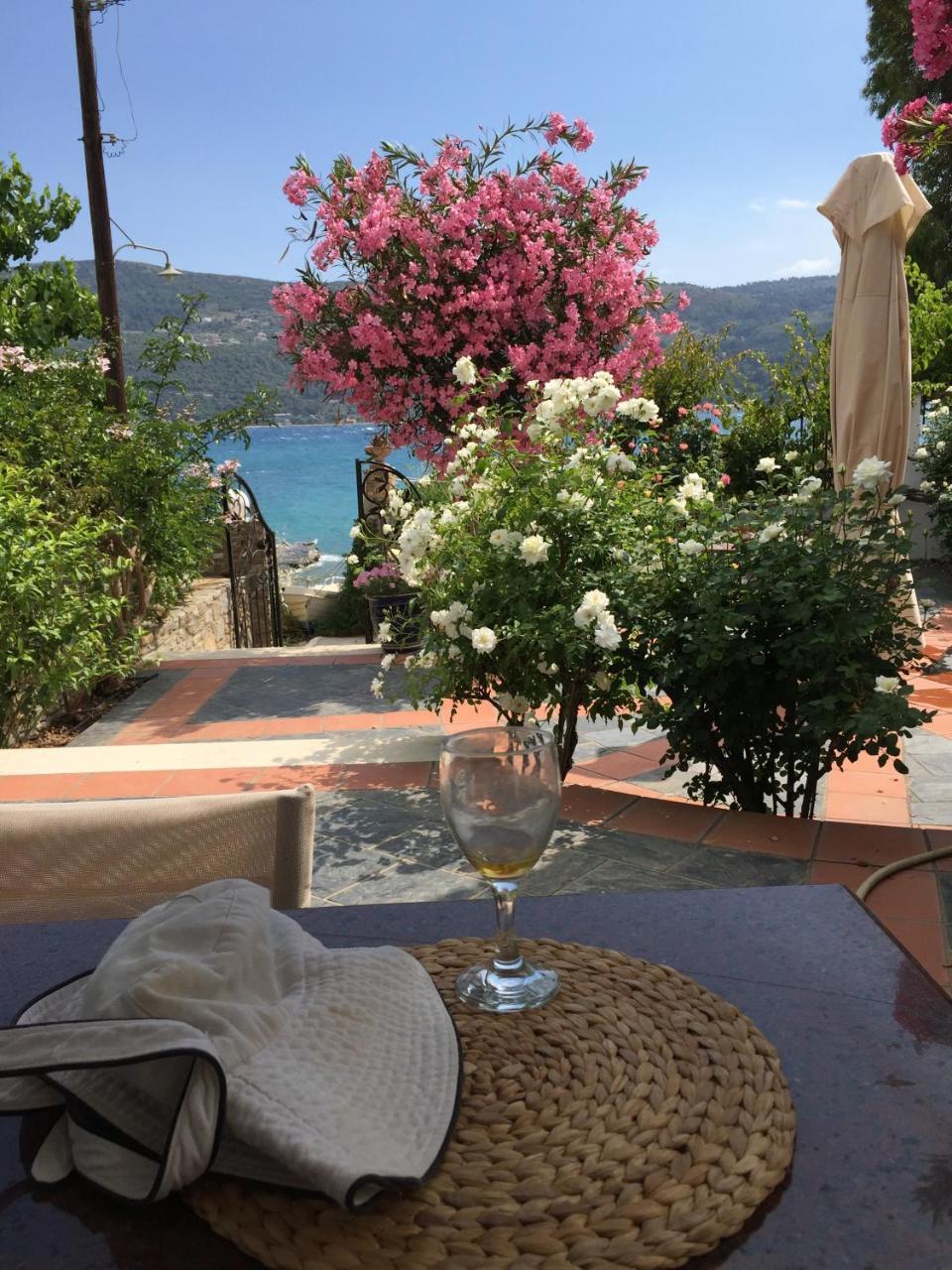 Roditses Beach Sea Front Apartments Samos Town Exteriör bild