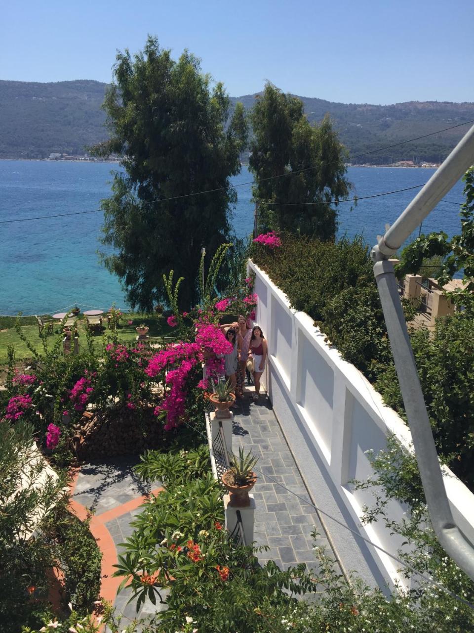 Roditses Beach Sea Front Apartments Samos Town Exteriör bild